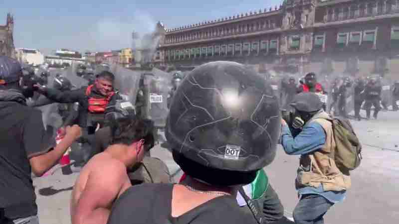 A few thousand people took to the streets of Mexico City on Saturday to protest growing crime, corruption and impunity in a protest organized by members of Generation Z, but which ended with strong backing from older supporters of opposition parties.

In several countries this year, members of the demographic group born between the late 90s and early 2010s have organized protests against inequality, democratic backsliding and corruption.

The largest “Gen Z” protests took place in Nepal in September, following a ban on social media, and led to the resignation of that nation’s prime minister. In Mexico, many young people say they are frustrated with systemic problems like corruption and impunity for violent crimes.

Read more at https://nypost.com/2025/11/15/world-news/gen-z-protesting-crime-and-corruption-in-mexico-city-gains-momentum/

#mexico #protest #genz 

The New York Post is your source for breaking news, news about New York, sports, business, entertainment, opinion, real estate, tags: mexiko-stadt - youtube