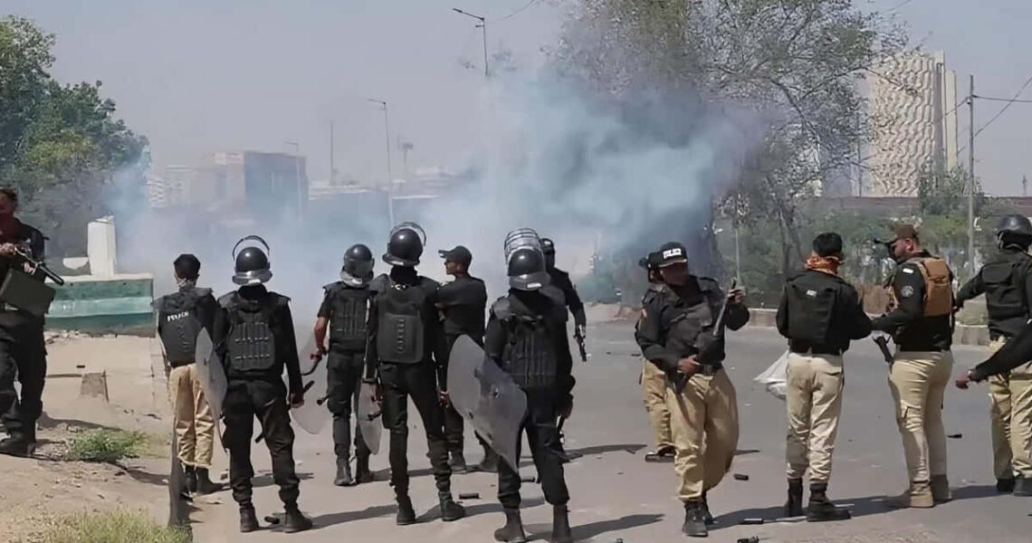 Proteste in Karachi nach US-israelischen Angriffen und Tod des iranischen Führers